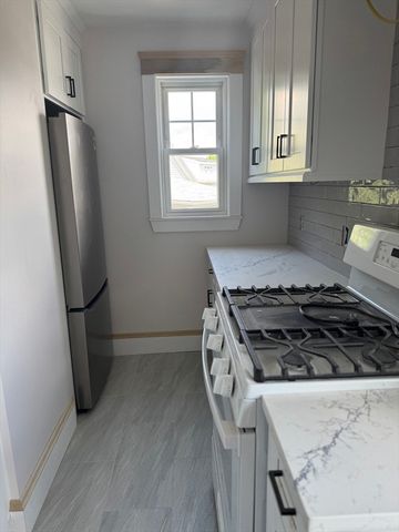 61 Templeton Pkwy 61, Watertown, MA 02472