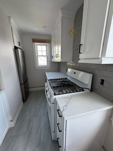 61 Templeton Pkwy 61, Watertown, MA 02472