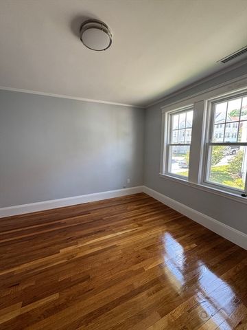 61 Templeton Pkwy 61, Watertown, MA 02472