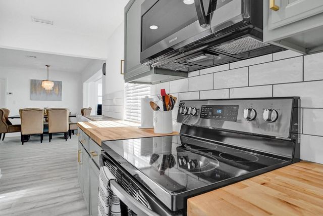 14 S Swinton Circle, Delray Beach, FL 33444