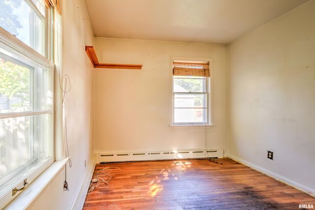 3313 N PEORIA Avenue, Peoria, IL 61603