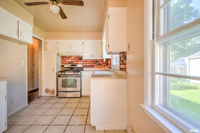 3313 N PEORIA Avenue, Peoria, IL 61603