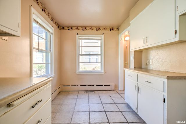 3313 N PEORIA Avenue, Peoria, IL 61603