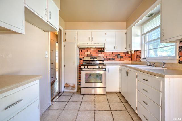 3313 N PEORIA Avenue, Peoria, IL 61603