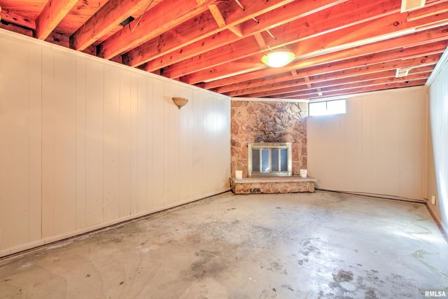 3313 N PEORIA Avenue, Peoria, IL 61603