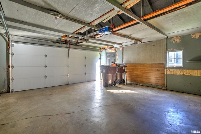 3313 N PEORIA Avenue, Peoria, IL 61603