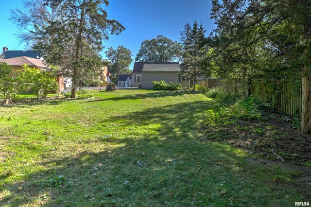 3313 N PEORIA Avenue, Peoria, IL 61603