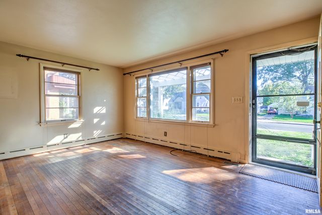 3313 N PEORIA Avenue, Peoria, IL 61603