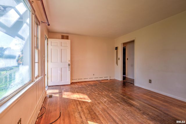3313 N PEORIA Avenue, Peoria, IL 61603