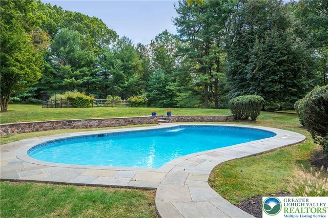 1803 Apple Tree Lane, Lower Saucon Twp, PA 18015