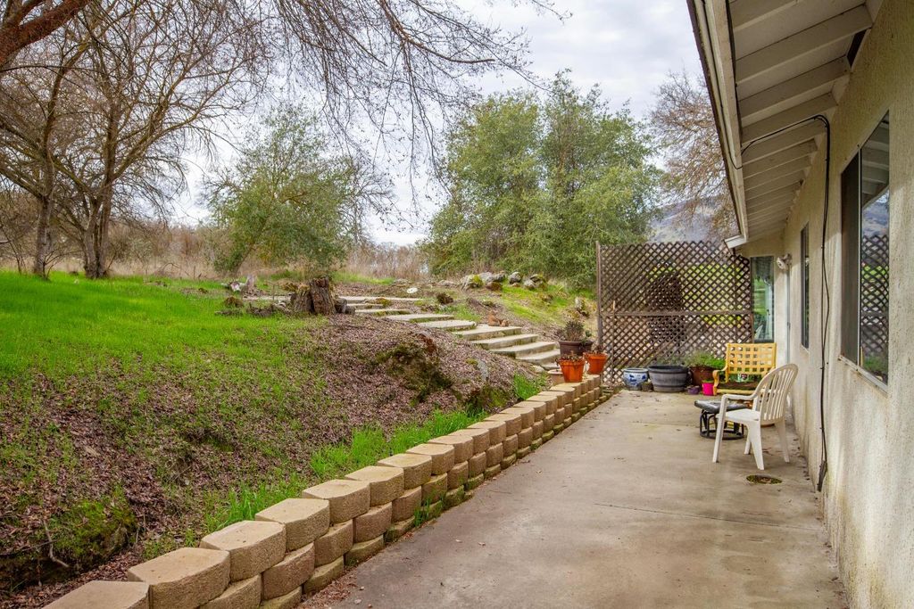 Image 37 of property listing at 31306 Ruth Hill Road, Yokuts Valley, CA 93675