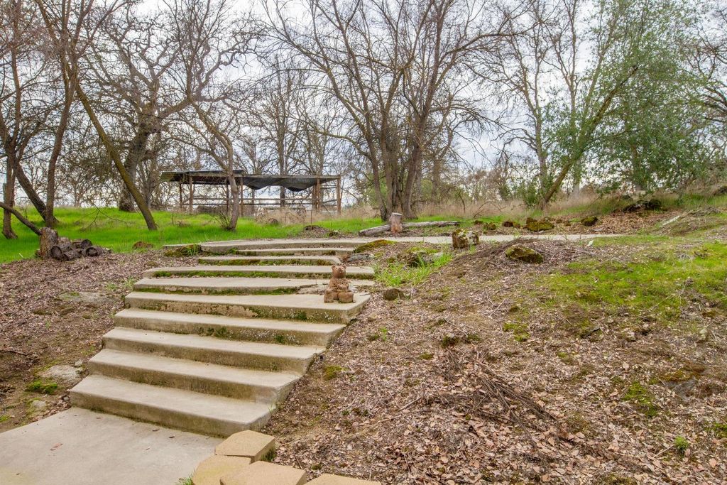 Image 38 of property listing at 31306 Ruth Hill Road, Yokuts Valley, CA 93675