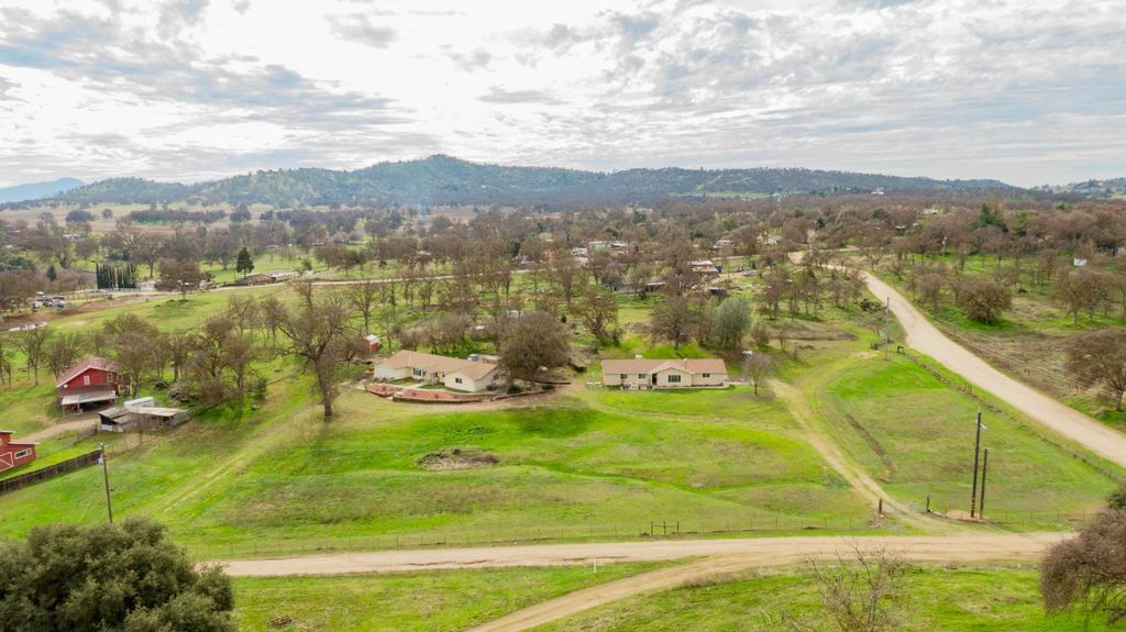 Image 6 of property listing at 31306 Ruth Hill Road, Yokuts Valley, CA 93675