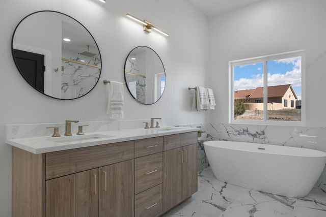 16 Eastside Loop, Sandia Park, NM 87047