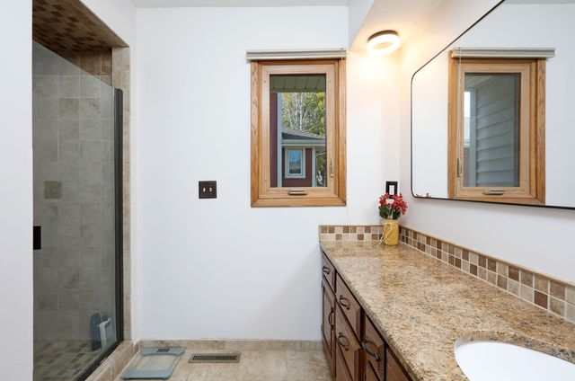 5101 Dakota Drive, West Des Moines, IA 50265