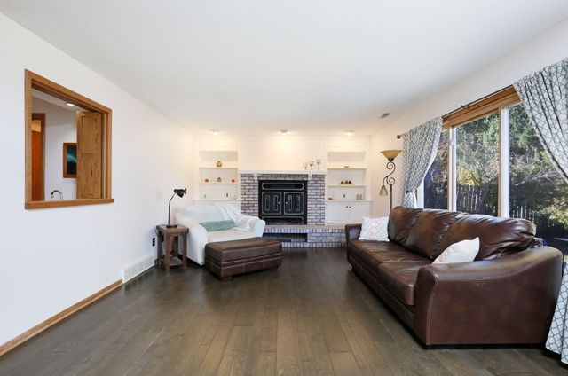 5101 Dakota Drive, West Des Moines, IA 50265