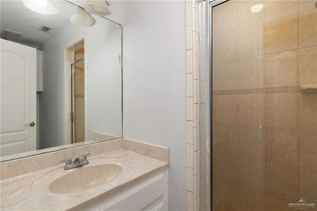 2404 Llano Mediano Lane, Edinburg, TX 78542