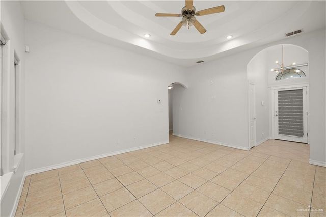 2404 Llano Mediano Lane, Edinburg, TX 78542