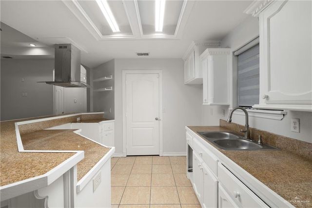 2404 Llano Mediano Lane, Edinburg, TX 78542