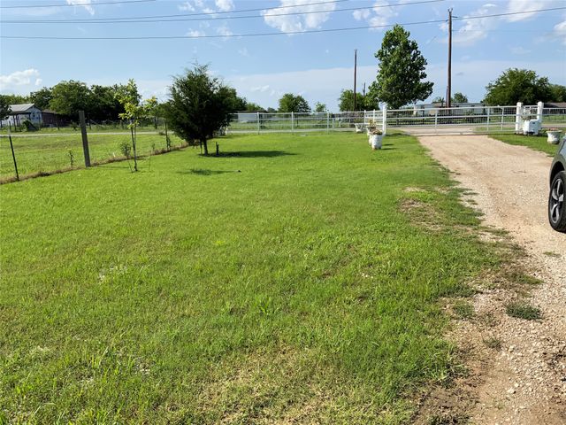 8944 Whiskers Road, Quinlan, TX 75474