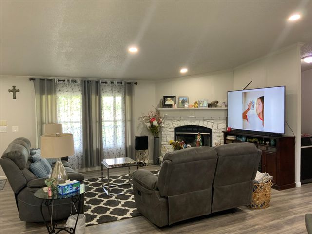 8944 Whiskers Road, Quinlan, TX 75474