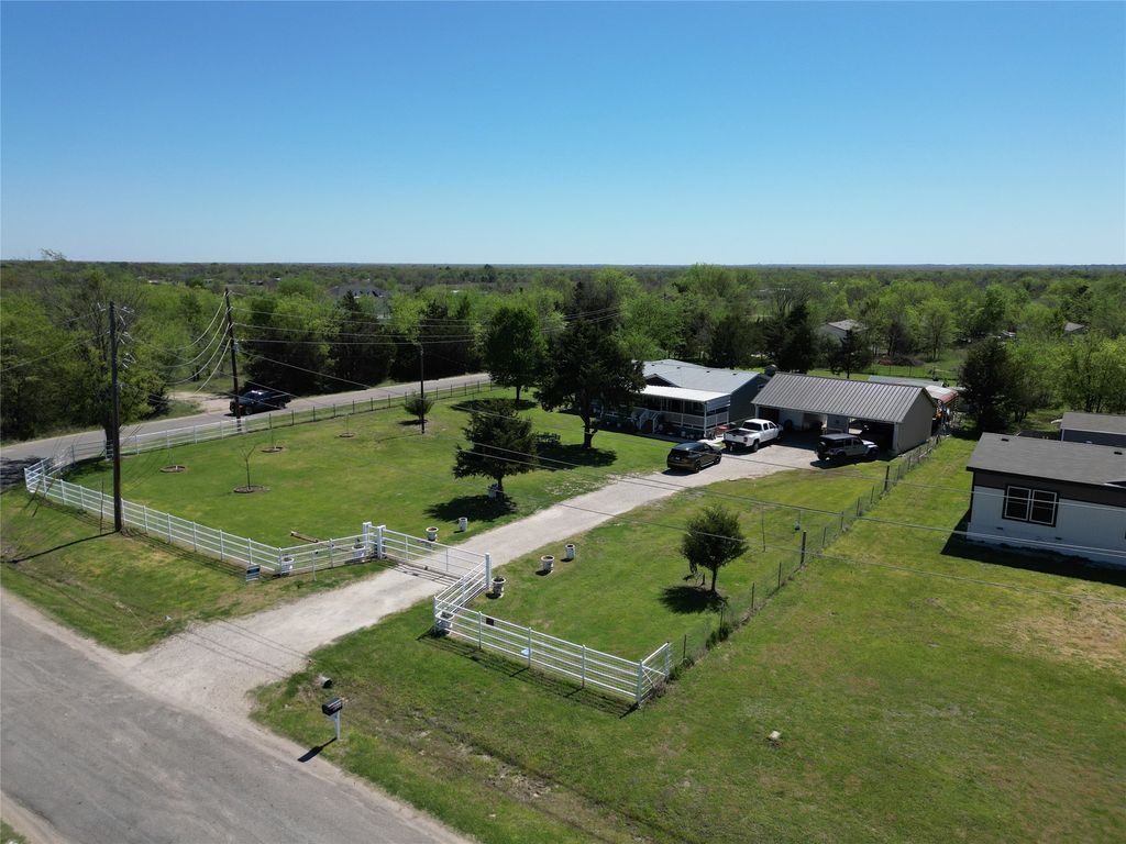 8944 Whiskers Road, Quinlan, TX 75474