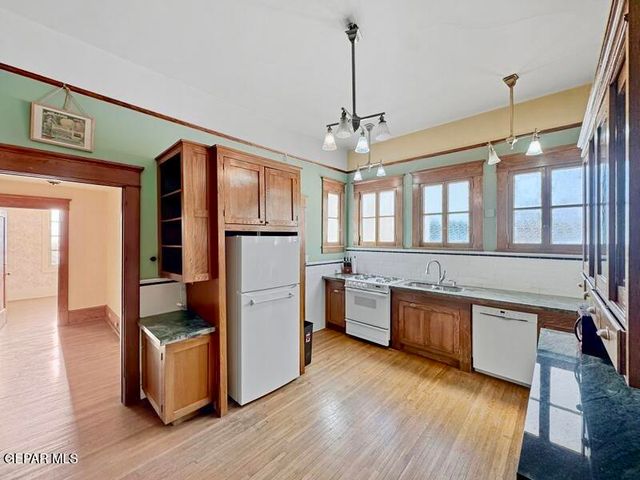 525 CORTO Way, El Paso, TX 79902