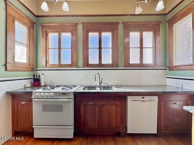 525 CORTO Way, El Paso, TX 79902