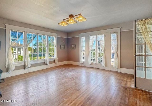 525 CORTO Way, El Paso, TX 79902