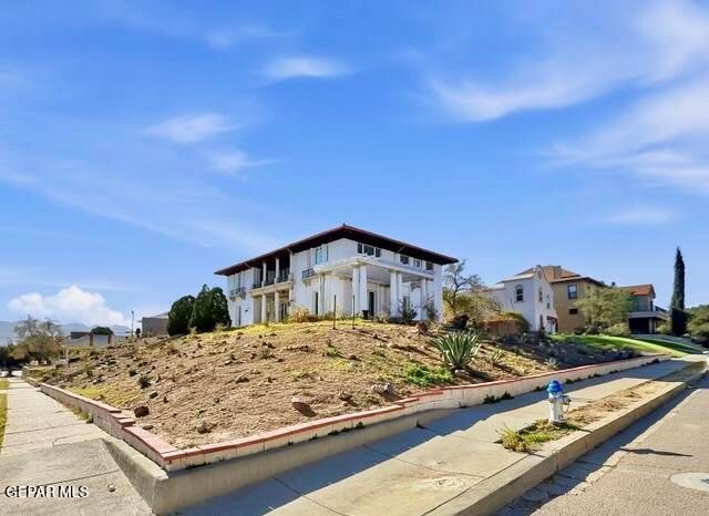 525 CORTO Way, El Paso, TX 79902