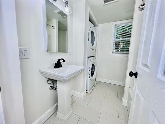 164 Ashburnham St 2, Fitchburg, MA 01420