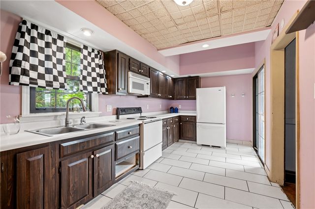 1140 Wayne Avenue, Mckees Rocks, PA 15136