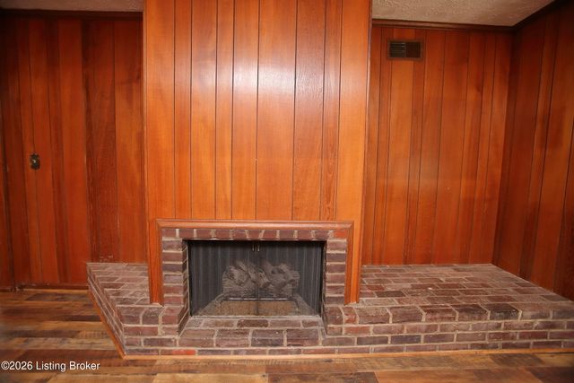 1602 Gardiner Ln 233, Louisville, KY 40205