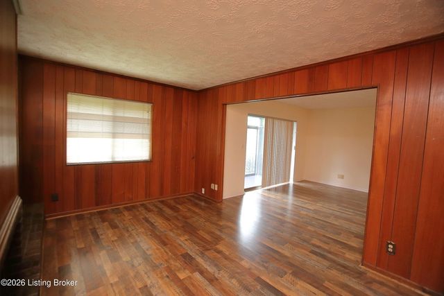 1602 Gardiner Ln 233, Louisville, KY 40205
