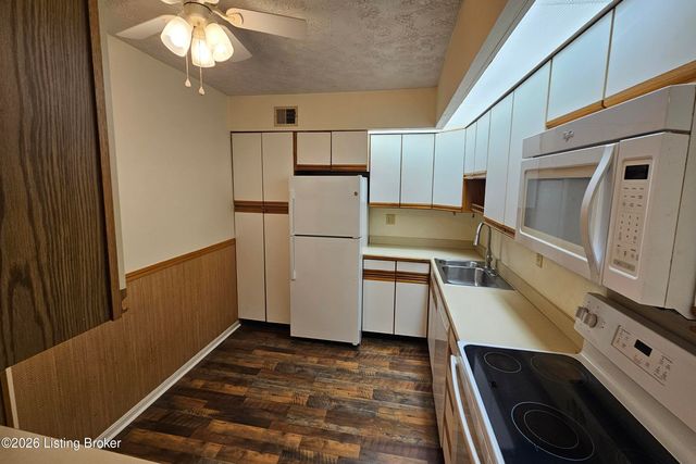 1602 Gardiner Ln 233, Louisville, KY 40205