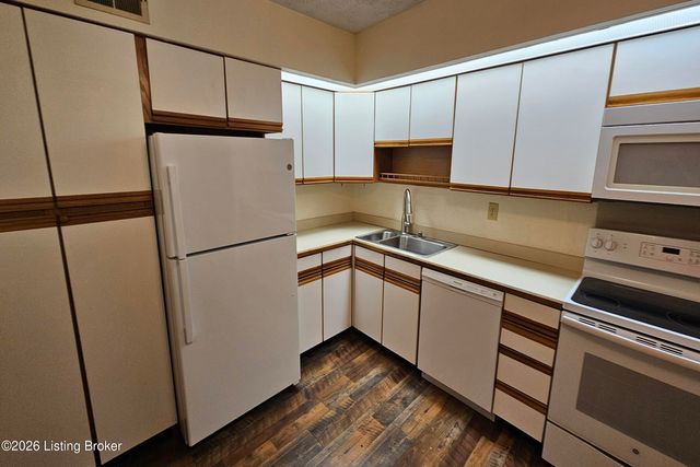 1602 Gardiner Ln 233, Louisville, KY 40205