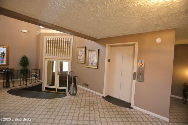 1602 Gardiner Ln 233, Louisville, KY 40205