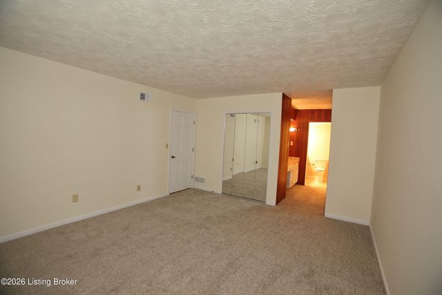 1602 Gardiner Ln 233, Louisville, KY 40205