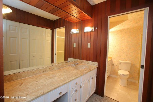 1602 Gardiner Ln 233, Louisville, KY 40205
