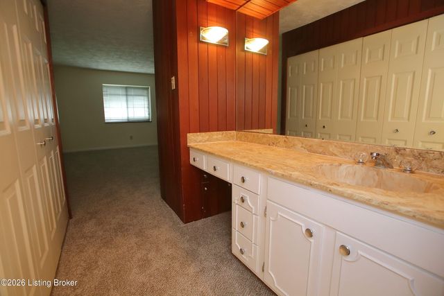 1602 Gardiner Ln 233, Louisville, KY 40205