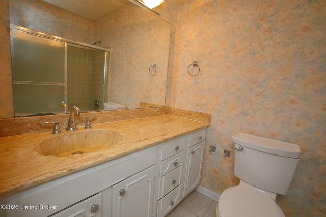 1602 Gardiner Ln 233, Louisville, KY 40205