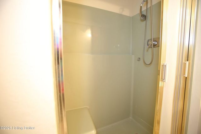 1602 Gardiner Ln 233, Louisville, KY 40205
