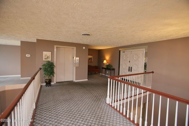 1602 Gardiner Ln 233, Louisville, KY 40205