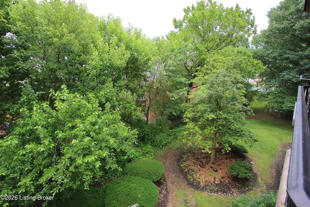 1602 Gardiner Ln 233, Louisville, KY 40205