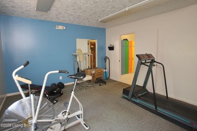 1602 Gardiner Ln 233, Louisville, KY 40205