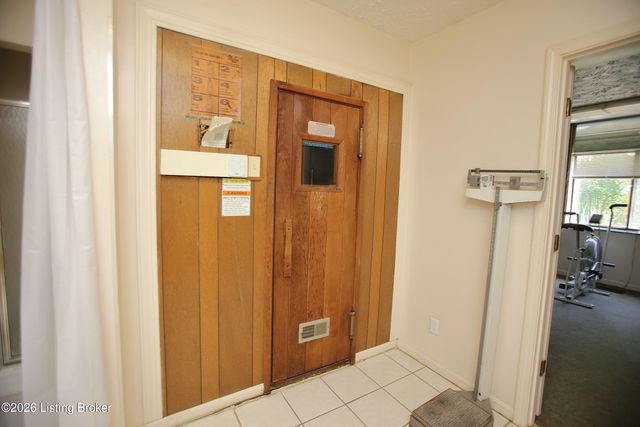 1602 Gardiner Ln 233, Louisville, KY 40205