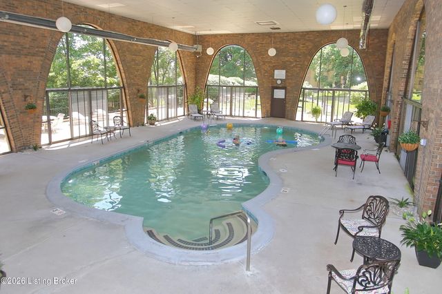 1602 Gardiner Ln 233, Louisville, KY 40205