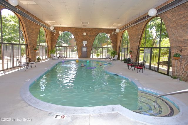 1602 Gardiner Ln 233, Louisville, KY 40205