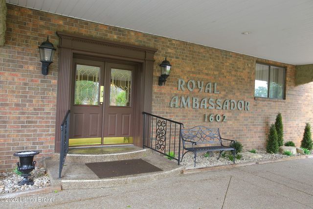1602 Gardiner Ln 233, Louisville, KY 40205