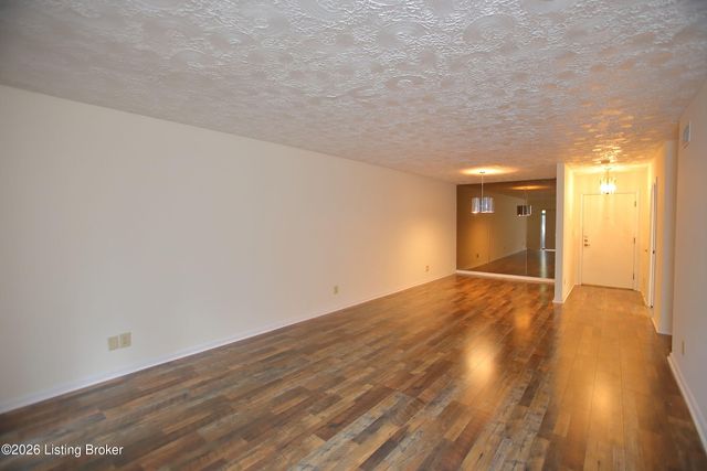 1602 Gardiner Ln 233, Louisville, KY 40205